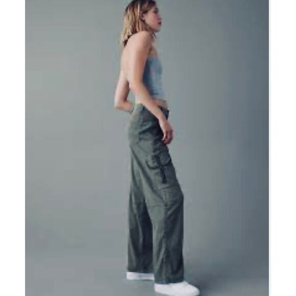 American Eagle Super High Rise Baggy Jogger 18. Olive Corduroy Cargo - Picture 2 of 16